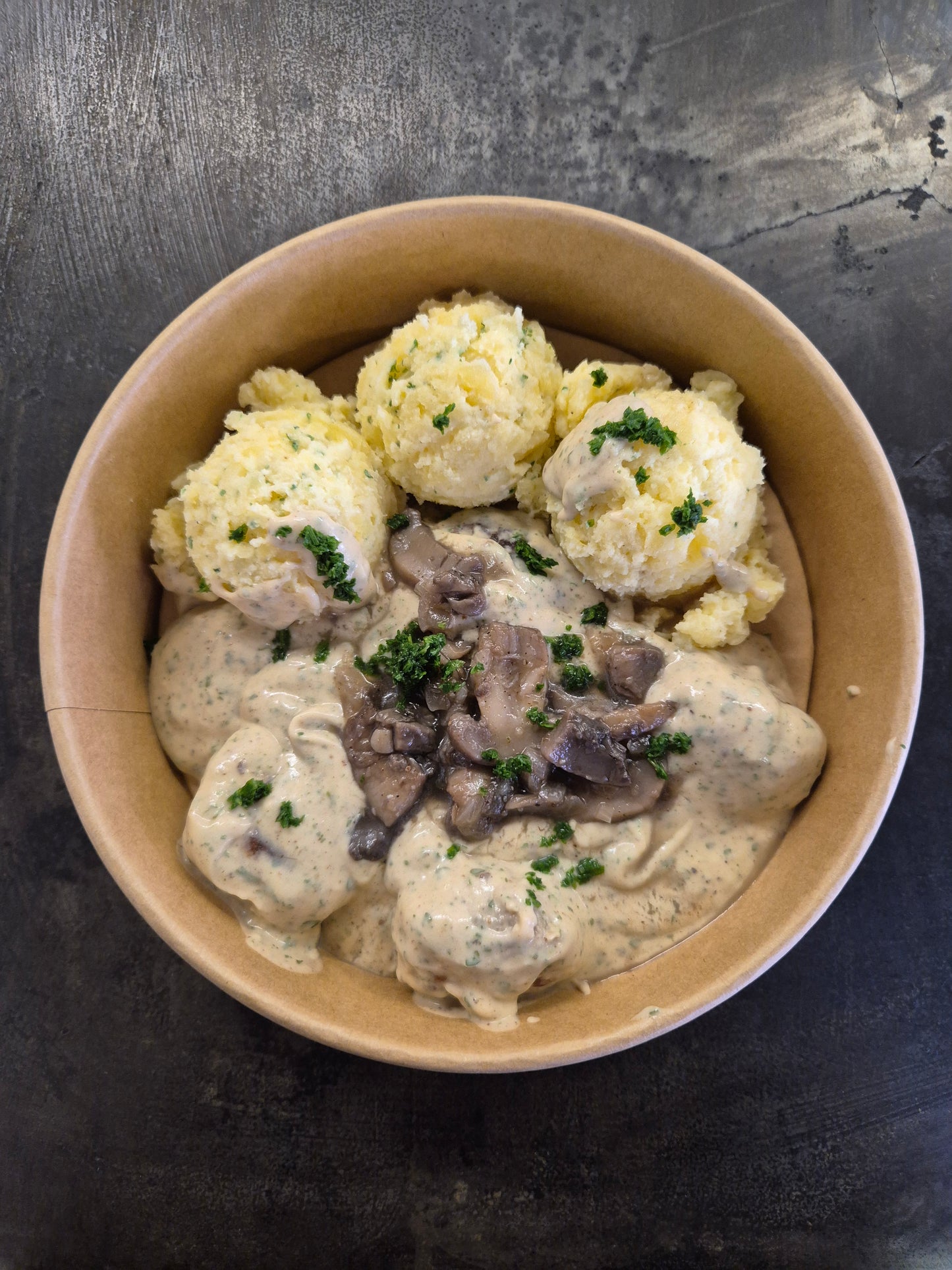 Boulettes suédoises, purée au persil, poireaux