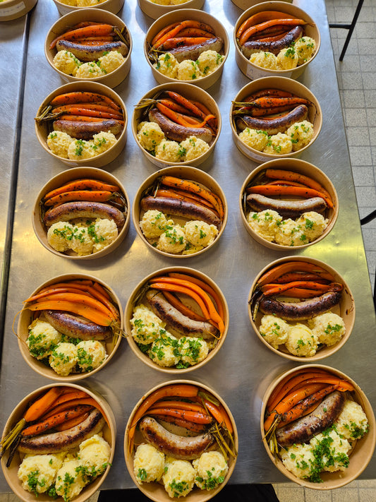 Saucisse purée et carottes rôties au miel