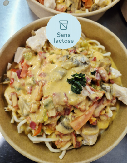 Nouilles au poulet curry rouge (épicé)