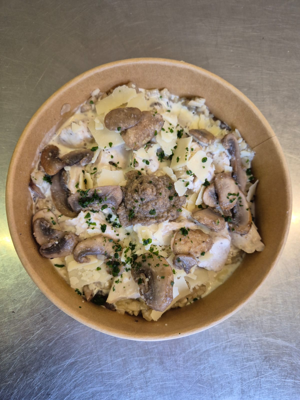 Risotto de poulet, champignon, crème à la truffe