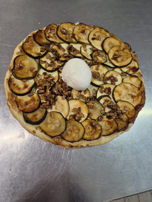Tarte tatin de courgettes avec burratina (1 portion = 1/2 tarte)